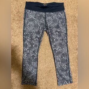 Nike Women's medium leggings Blue and White Patterned